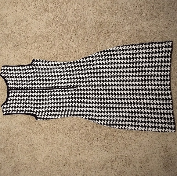✴️ Jennifer RobertsHoundstooth Dress - Picture 4 of 6